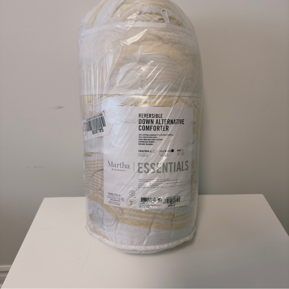 Martha Stewart Down Alternative Comforter Full (brand new) - Picture 2 of 2